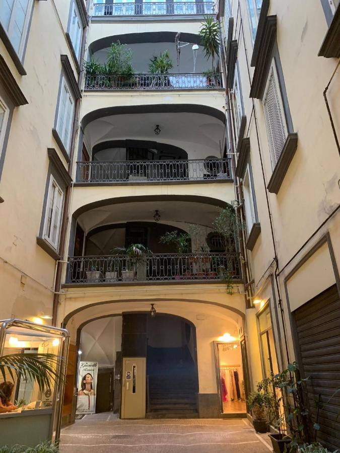 Dimora Chiaia 209 Hotel Napoli Bagian luar foto