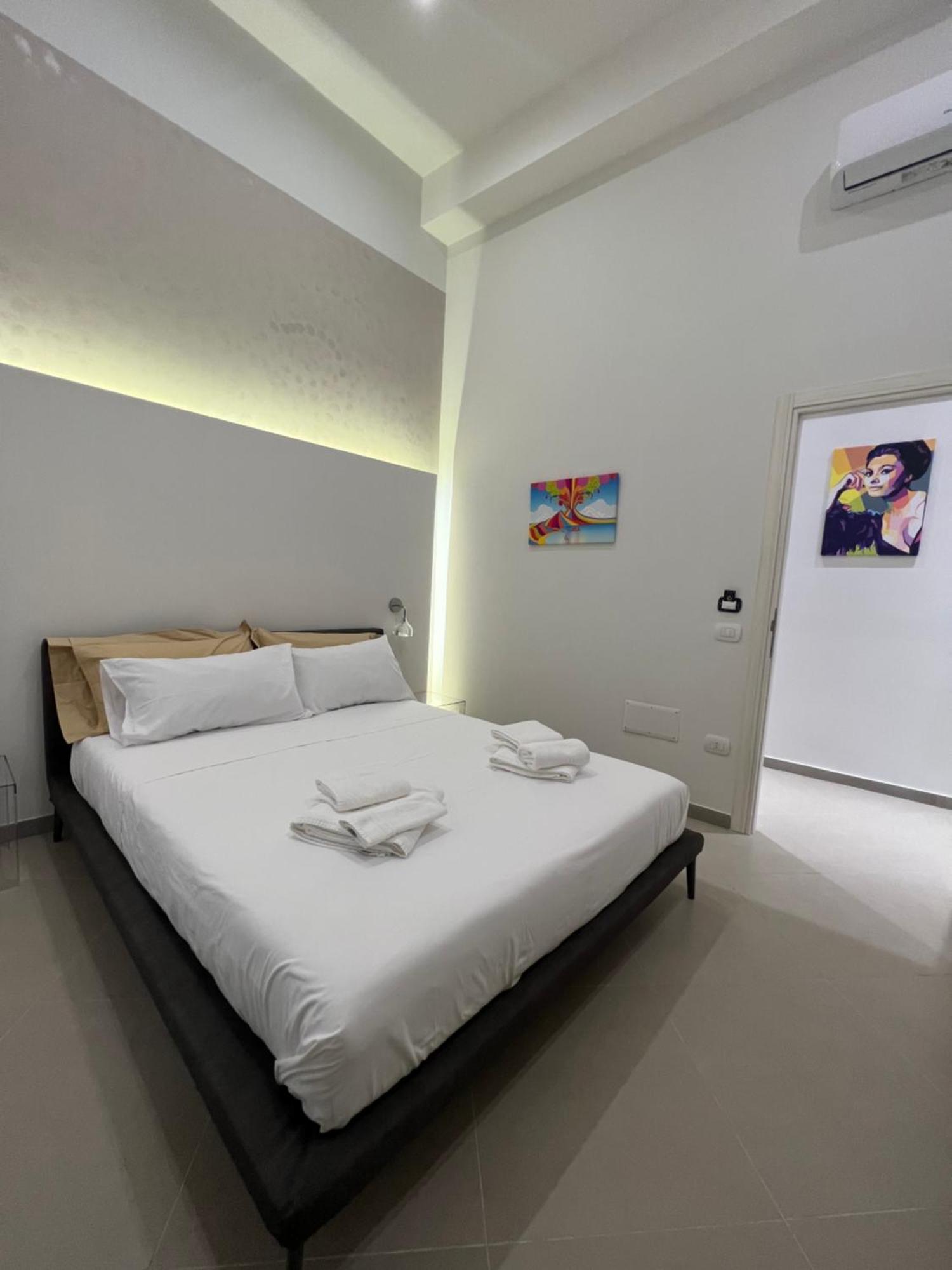 Dimora Chiaia 209 Hotel Napoli Bagian luar foto