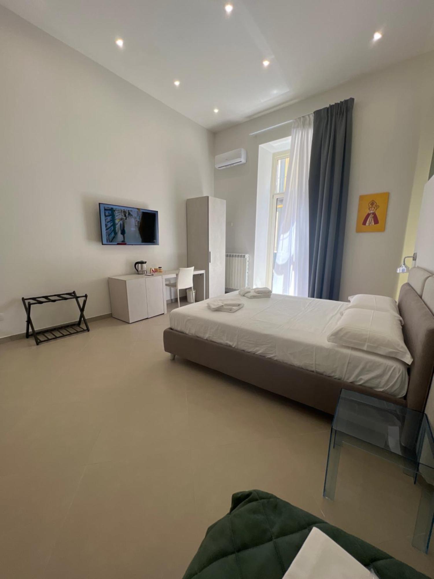 Dimora Chiaia 209 Hotel Napoli Bagian luar foto