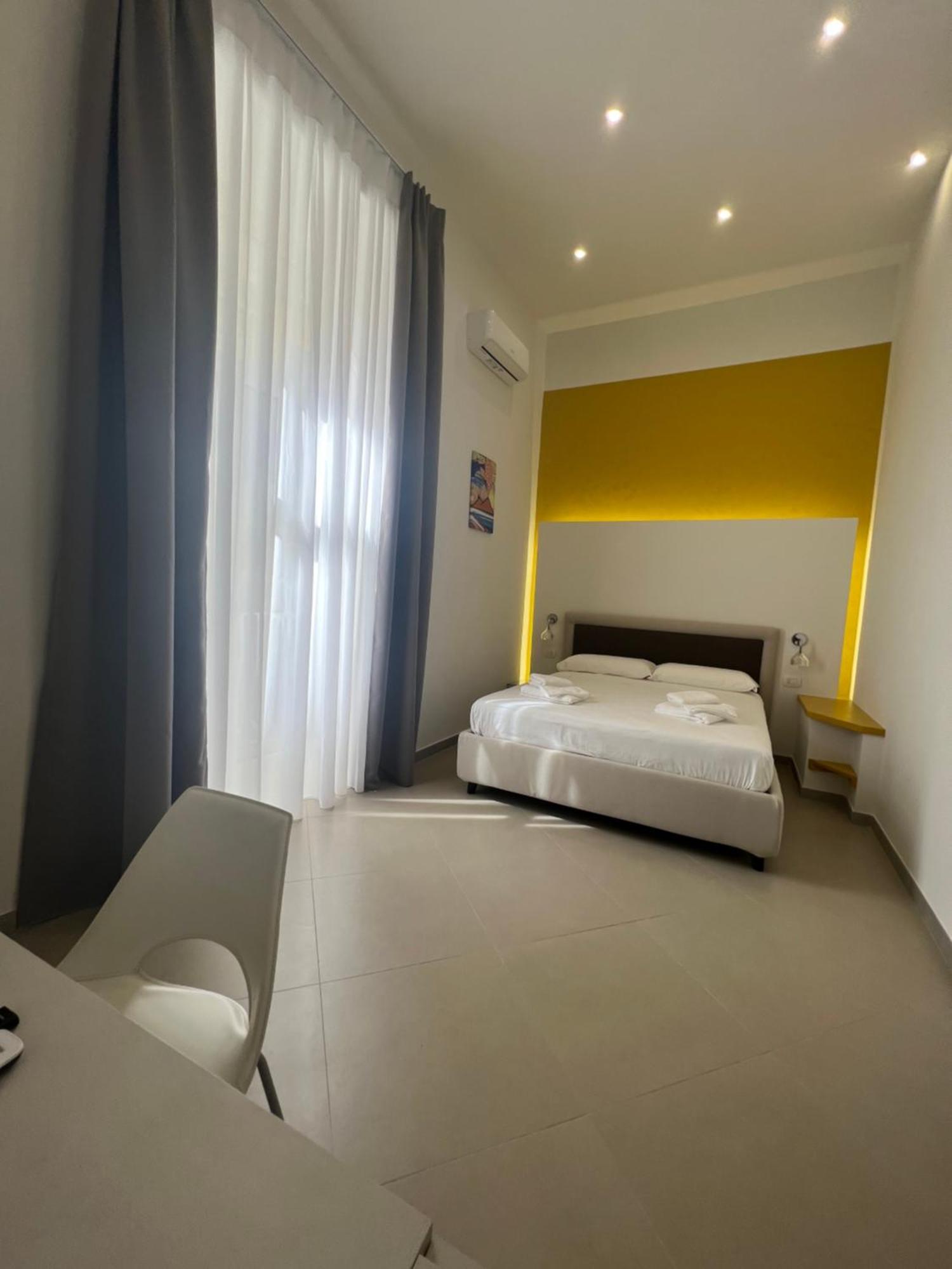 Dimora Chiaia 209 Hotel Napoli Bagian luar foto