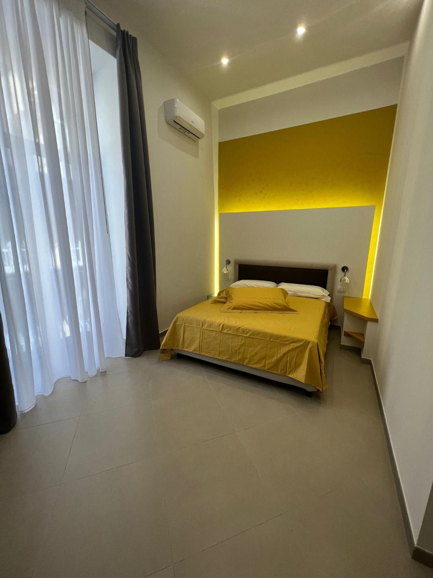 Dimora Chiaia 209 Hotel Napoli Bagian luar foto